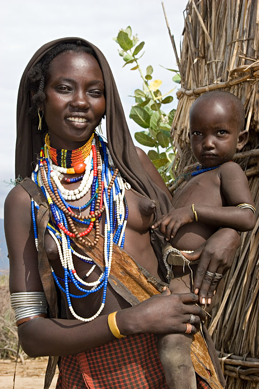 189   Erbore woman with child